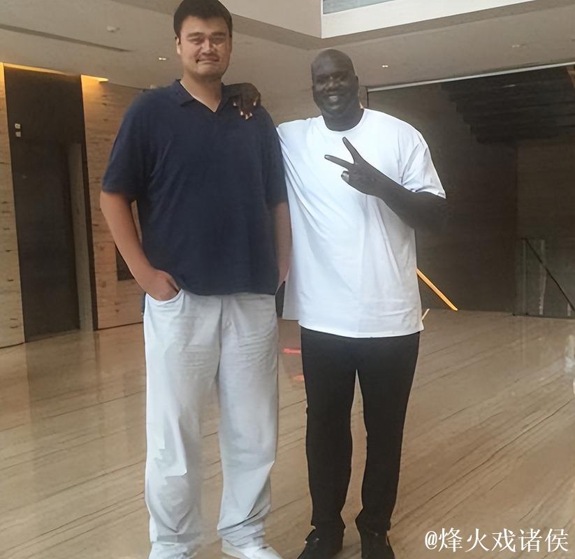 这不是P图 NBA球星体型就这么非人类，姚明在泳池身材超灭霸